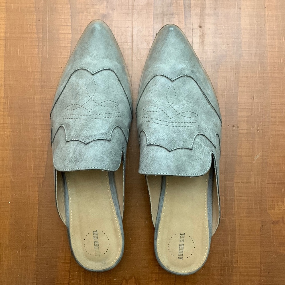 ARIDER GIRL western grey slides with boot stitch detail